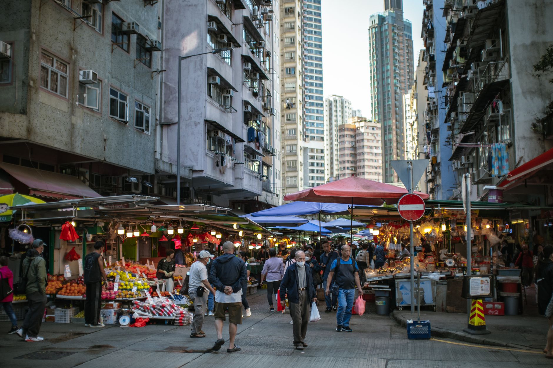 香港失業率回升至3.9%：哪個行業受壓？打工仔轉工求職前要知的三大訊號