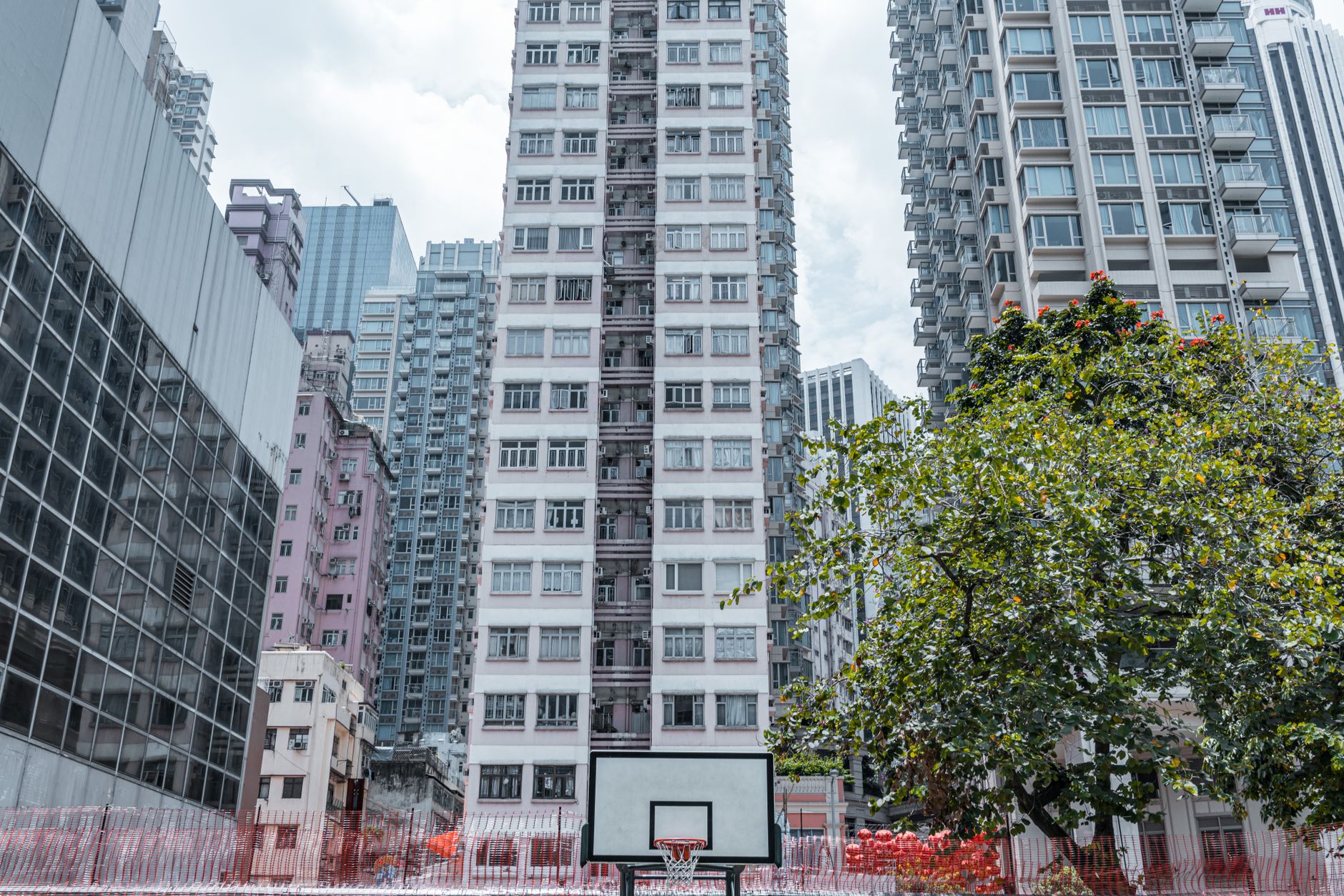 香港二手樓價CCL指數連跌三周：新盤低開下樓價是否轉勢？業主買家應對策略全分析
